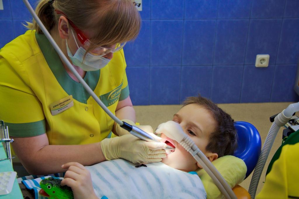 Сколько стоит общий наркоз. Седация в детской стоматологии. Наркоз в стоматологии для детей. Закись азота в стоматологии для детей.